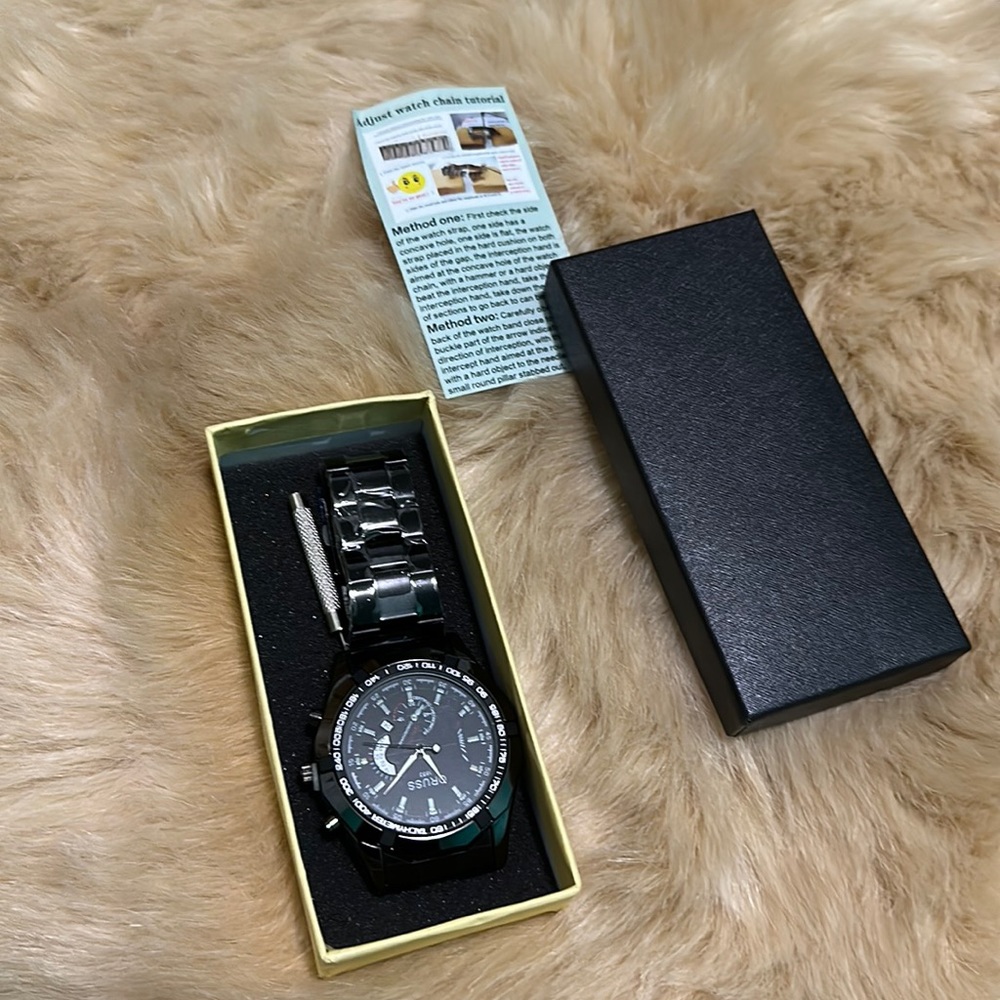 Black Quartz Style Men’s Watch with Chain Adjustment Tool